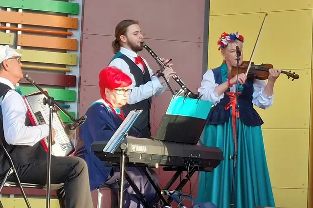 Seniorzy nad wąbrzeskim jeziorem — zdjęcie 24