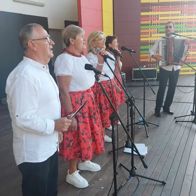 Seniorzy nad wąbrzeskim jeziorem — zdjęcie 25