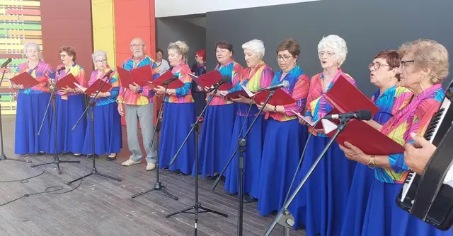 Seniorzy nad wąbrzeskim jeziorem — zdjęcie 3