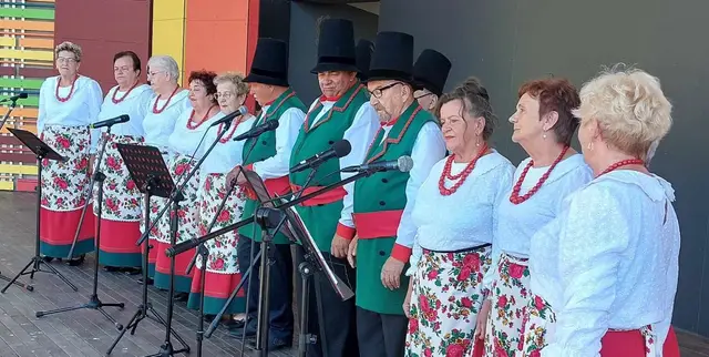 Seniorzy nad wąbrzeskim jeziorem — zdjęcie 28