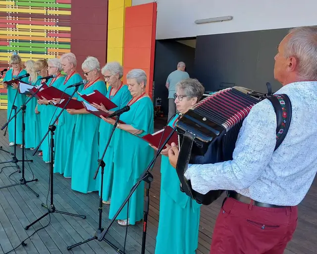 Seniorzy nad wąbrzeskim jeziorem — zdjęcie 30