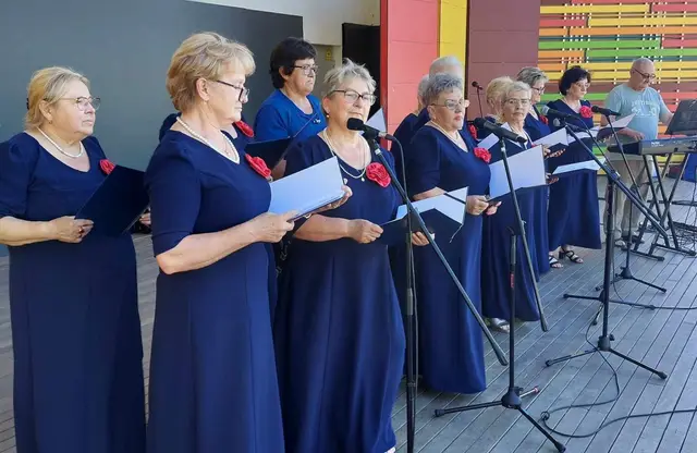 Seniorzy nad wąbrzeskim jeziorem — zdjęcie 35