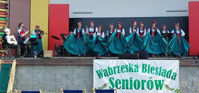 Seniorzy nad wąbrzeskim jeziorem — zdjęcie 4