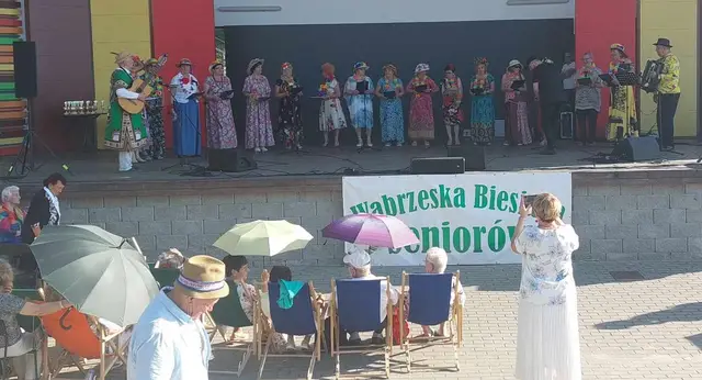 Seniorzy nad wąbrzeskim jeziorem — zdjęcie 38