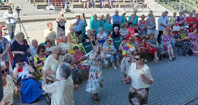 Seniorzy nad wąbrzeskim jeziorem — zdjęcie 39