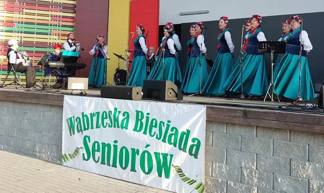 Seniorzy nad wąbrzeskim jeziorem — zdjęcie 41