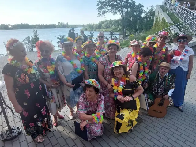 Seniorzy nad wąbrzeskim jeziorem — zdjęcie 42