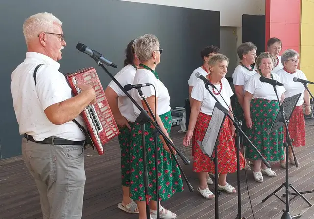 Seniorzy nad wąbrzeskim jeziorem — zdjęcie 43