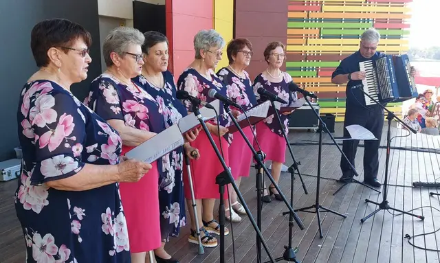 Seniorzy nad wąbrzeskim jeziorem — zdjęcie 51