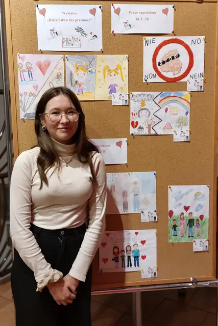 Wystawa prac „Dzieciństwo bez przemocy” — zdjęcie 11