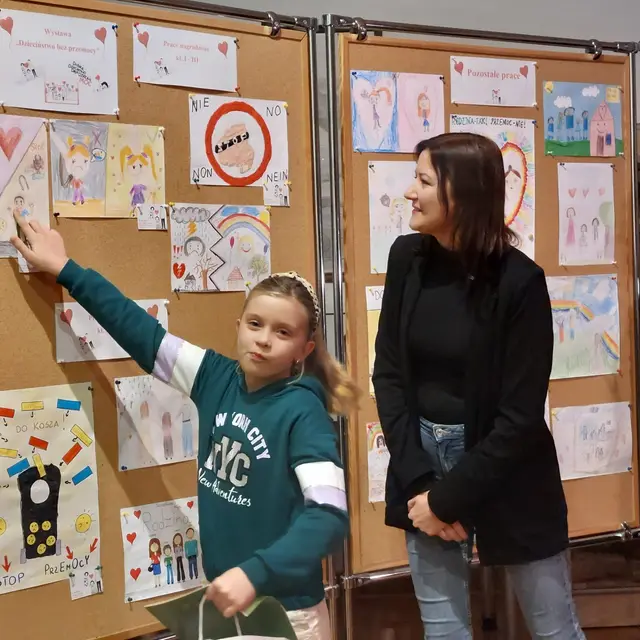 Wystawa prac „Dzieciństwo bez przemocy” — zdjęcie 14