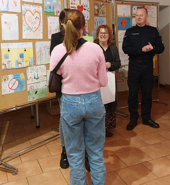 Wystawa prac „Dzieciństwo bez przemocy” — zdjęcie 15