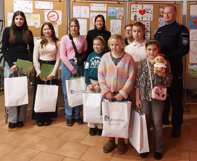 Wystawa prac „Dzieciństwo bez przemocy” — zdjęcie 16