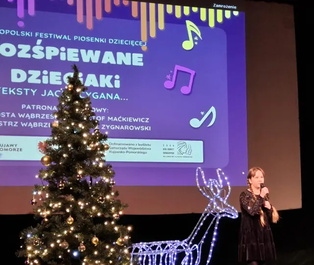 Rozśpiewane dzieciaki na scenie WDK — zdjęcie 7