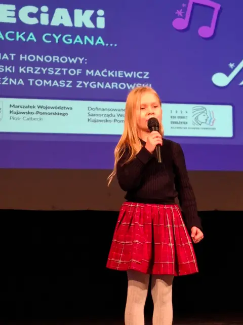 Rozśpiewane dzieciaki na scenie WDK — zdjęcie 13