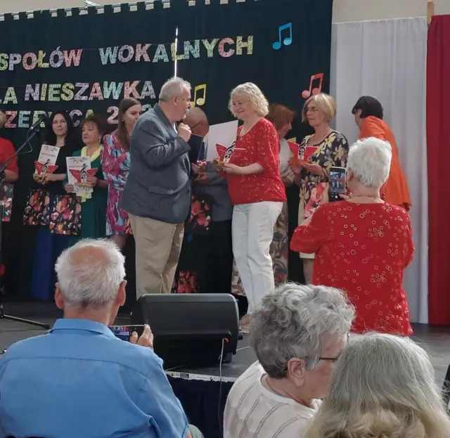 Zespół „Wesoła Ferajna” na Przeglądzie Zespołów Wokalnych w Małej Nieszawce — zdjęcie 1