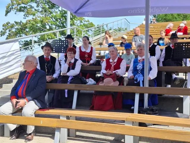Wąbrzeska Biesiada Seniorów za nami – święto radości, śpiewu i integracji! — zdjęcie 8