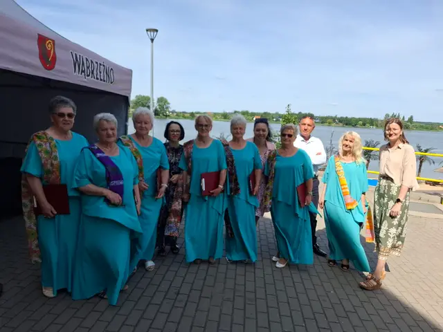 Wąbrzeska Biesiada Seniorów za nami – święto radości, śpiewu i integracji! — zdjęcie 10