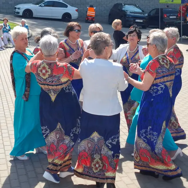 Wąbrzeska Biesiada Seniorów za nami – święto radości, śpiewu i integracji! — zdjęcie 14