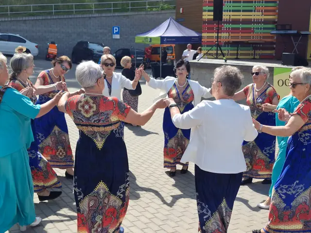 Wąbrzeska Biesiada Seniorów za nami – święto radości, śpiewu i integracji! — zdjęcie 15