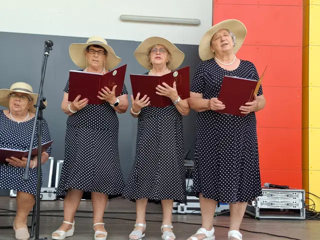 Wąbrzeska Biesiada Seniorów za nami – święto radości, śpiewu i integracji! — zdjęcie 28