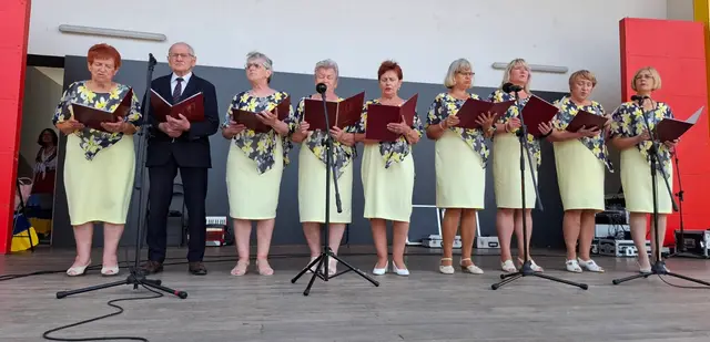 Wąbrzeska Biesiada Seniorów za nami – święto radości, śpiewu i integracji! — zdjęcie 31