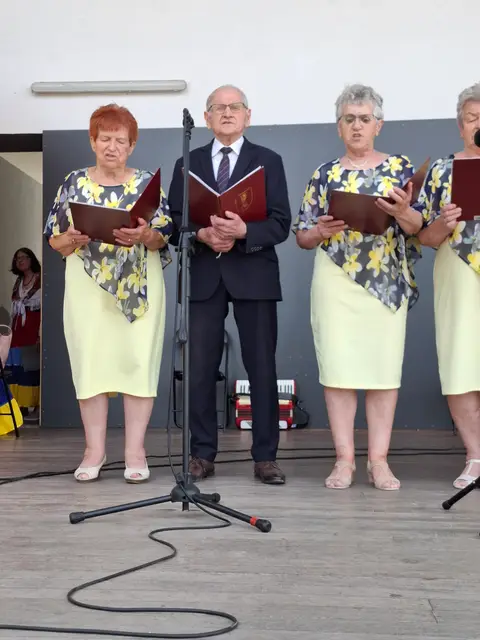 Wąbrzeska Biesiada Seniorów za nami – święto radości, śpiewu i integracji! — zdjęcie 33