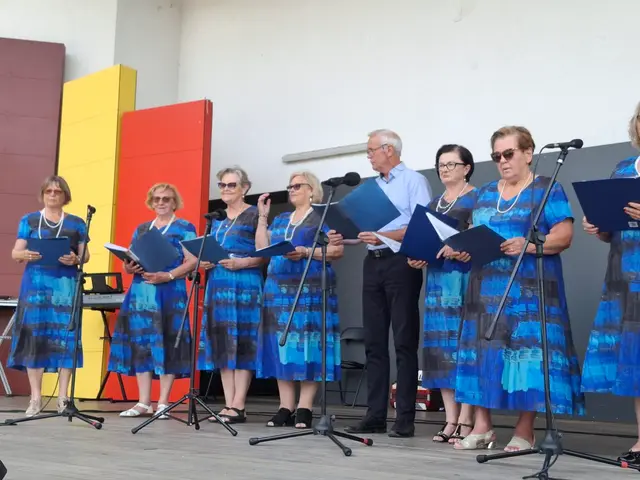 Wąbrzeska Biesiada Seniorów za nami – święto radości, śpiewu i integracji! — zdjęcie 41