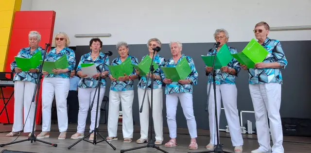 Wąbrzeska Biesiada Seniorów za nami – święto radości, śpiewu i integracji! — zdjęcie 42