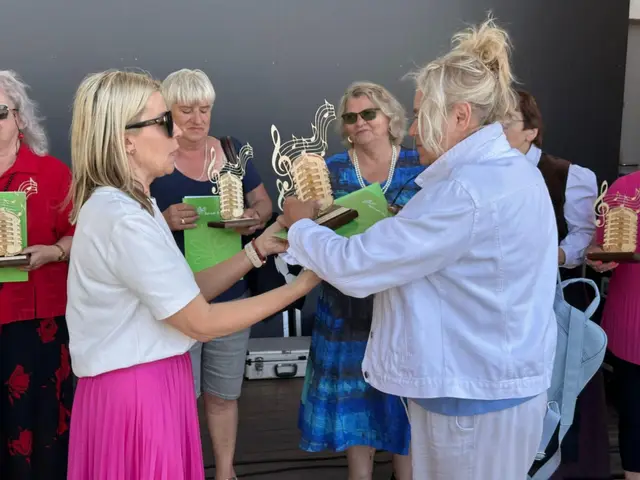Wąbrzeska Biesiada Seniorów za nami – święto radości, śpiewu i integracji! — zdjęcie 2