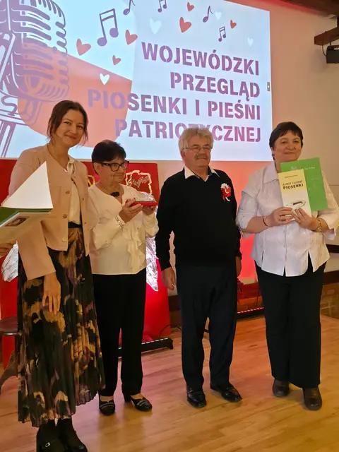 Wojewódzki Przegląd Piosenki i Pieśni Patriotycznej w WDK — zdjęcie 6