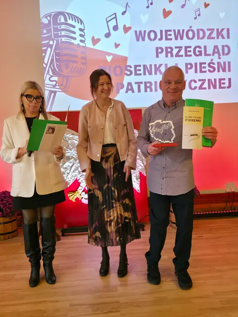 Wojewódzki Przegląd Piosenki i Pieśni Patriotycznej w WDK — zdjęcie 7