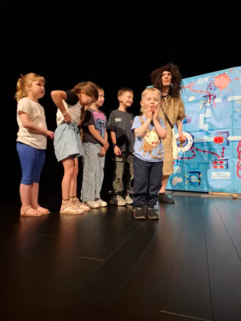 Za nami kolejny spektakl teatralny dla dzieci — zdjęcie 3