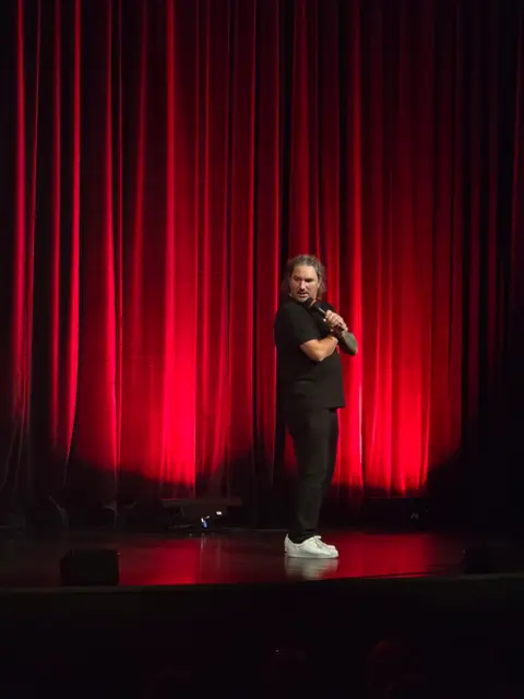 Mariusz Kałamaga rozbawił publiczność w Wąbrzeźnie. — zdjęcie 1